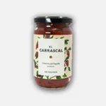 Tarro de salsa de tomate "El Carrascal" con tapa negra y etiqueta decorativa, ideal para acompañar platos y realzar sabores.