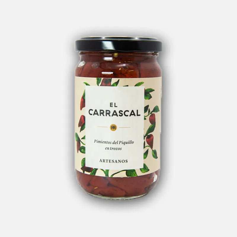 112 Tarro de salsa de tomate "El Carrascal" con tapa negra y etiqueta decorativa, ideal para acompañar platos y realzar sabores.