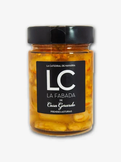 Tarro de conserva de la marca La Fabada, con frijoles en una salsa amarilla, ideal para preparar platos tradicionales españoles.