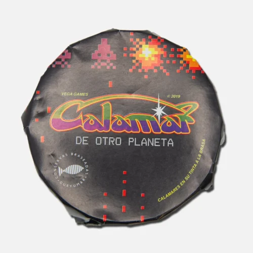 Imagen de un producto llamado "CalamaX de otro planeta", que presenta un diseño colorido y festivo, ideal para celebraciones.