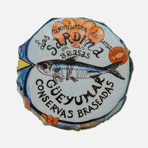 Etiqueta de lata de sardinas braseadas de la marca Güeyumar, con diseño colorido y texto informativo sobre el producto.