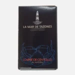 Paquete de carne de centolla de la marca La Mar de Tazones, con diseño elegante en fondo negro y gráfico de cangrejo. Ideal para platillos gourmet.